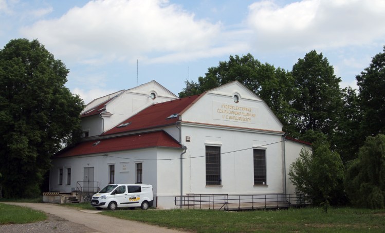 vyroba_laminex_budova